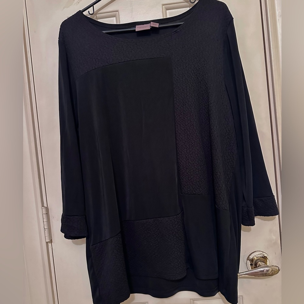 Chico's Size 3(XL/16) EasyWear Tunic Blouse 
Mixed Media with Textured Panels